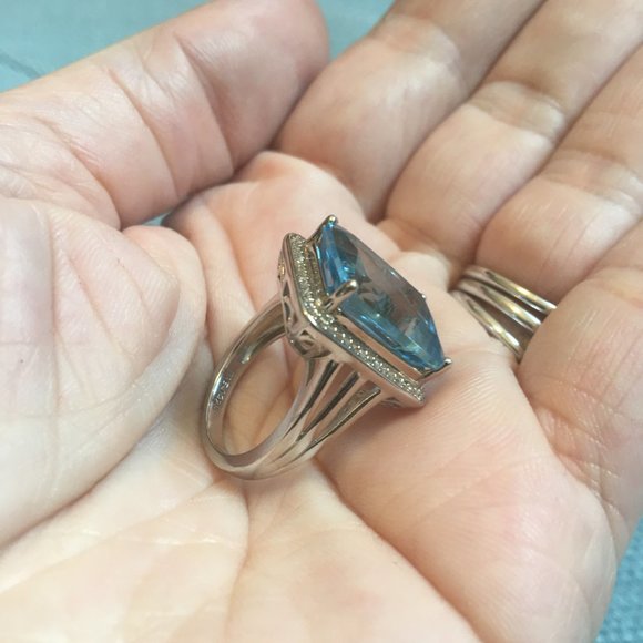 Large Genuine Sky Blue Topaz Sterling Silver Ring - Picture 3 of 14